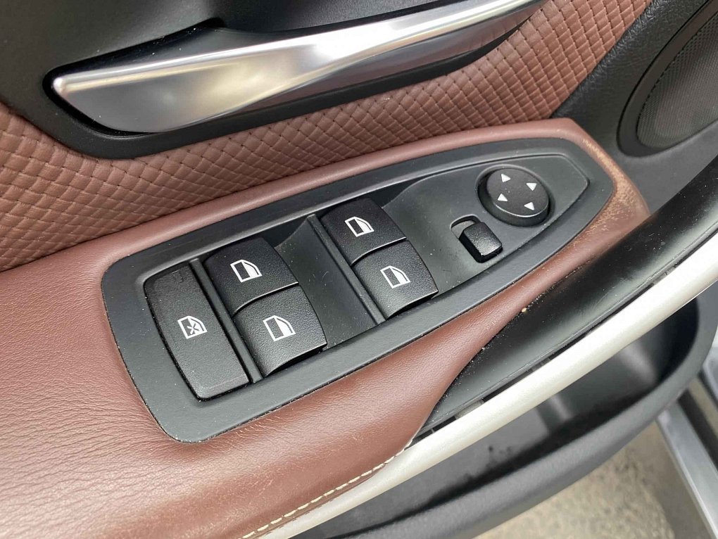 BMW Řada 3 3.0i  335i