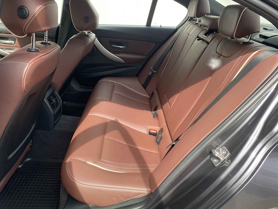 BMW Řada 3 3.0i  335i