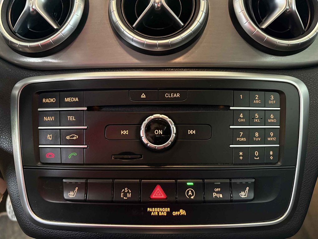 Mercedes-Benz CLA 1.6T  200
