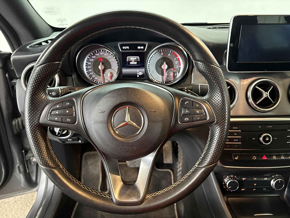 Mercedes-Benz CLA 1.6T  200