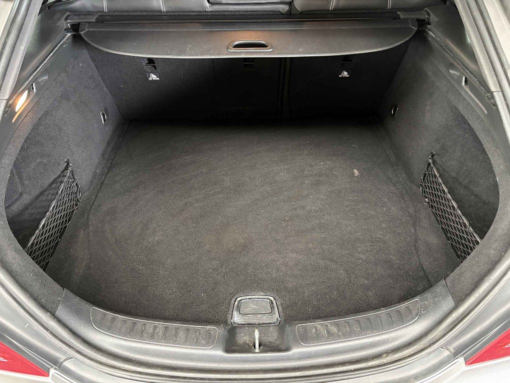 Mercedes-Benz CLA 1.6T  200