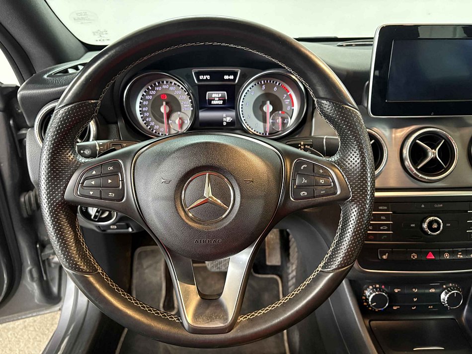 Mercedes-Benz CLA 1.6T  200
