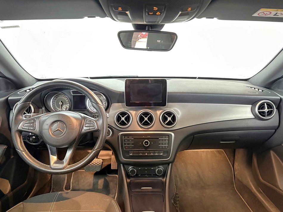 Mercedes-Benz CLA 1.6T  200