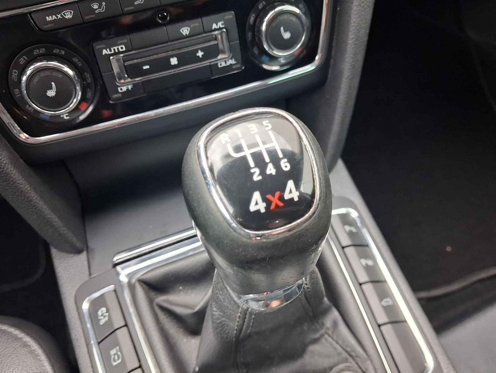 Škoda Superb II 2.0TDI Elegance 4x4