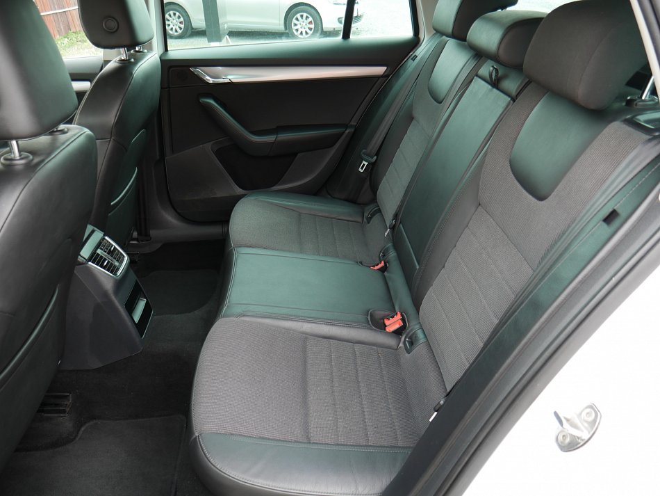Škoda Octavia III 2.0TDi Elegance