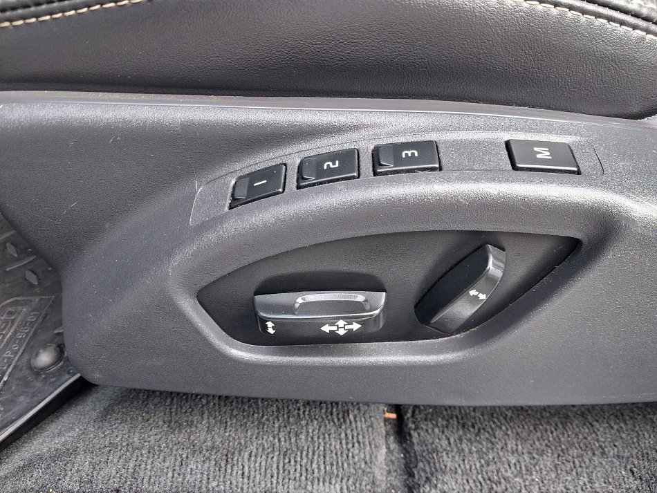 Volvo XC60 2.4 D5 R-design AWD