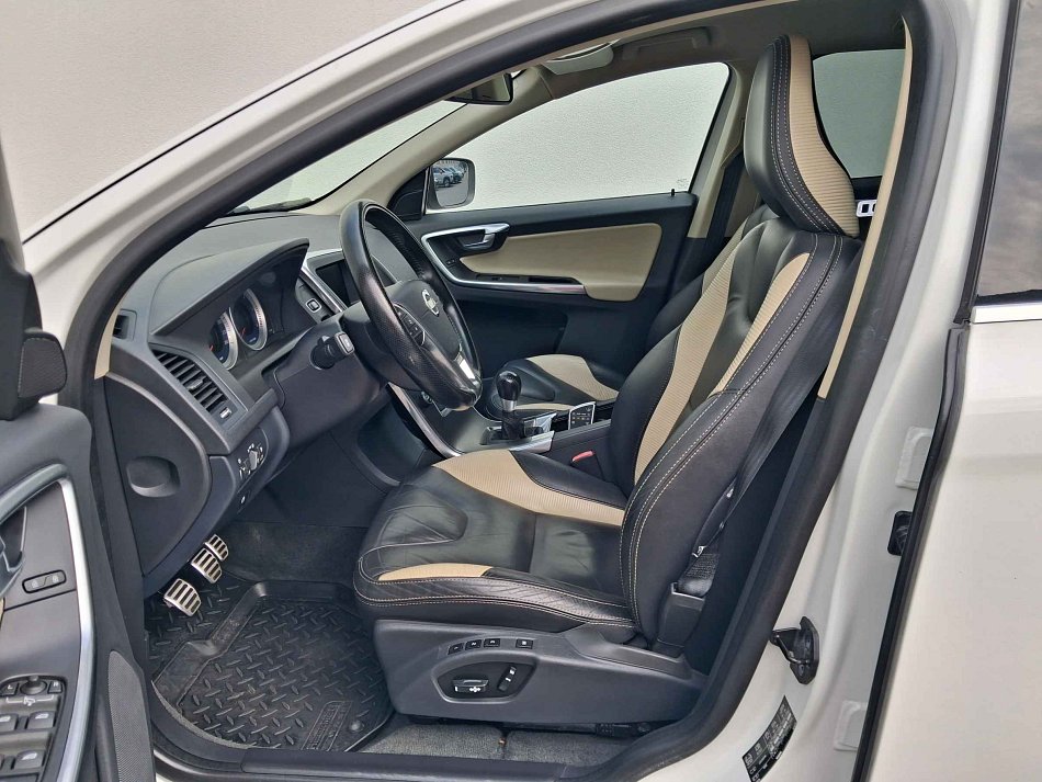 Volvo XC60 2.4 D5 R-design AWD