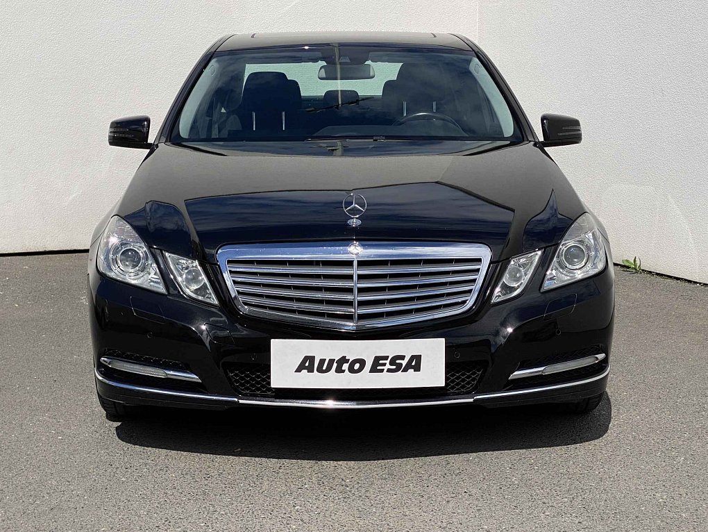 Mercedes-Benz Třída E 1.8CGi Elegance E200