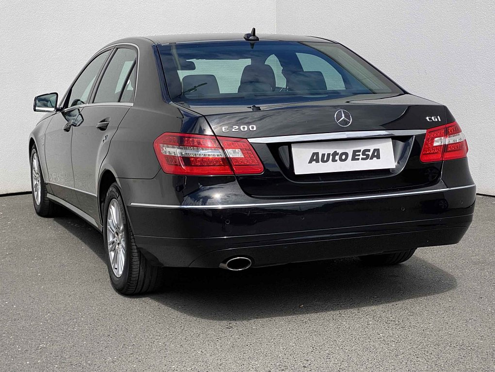 Mercedes-Benz Třída E 1.8CGi Elegance E200