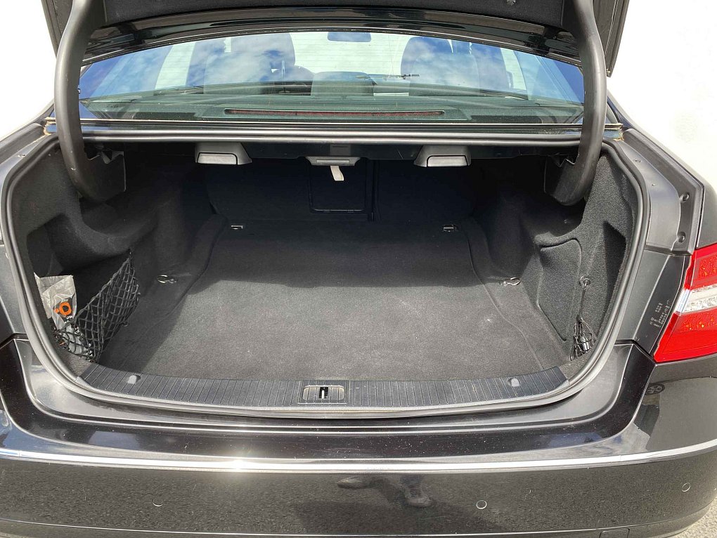 Mercedes-Benz Třída E 1.8CGi Elegance E200