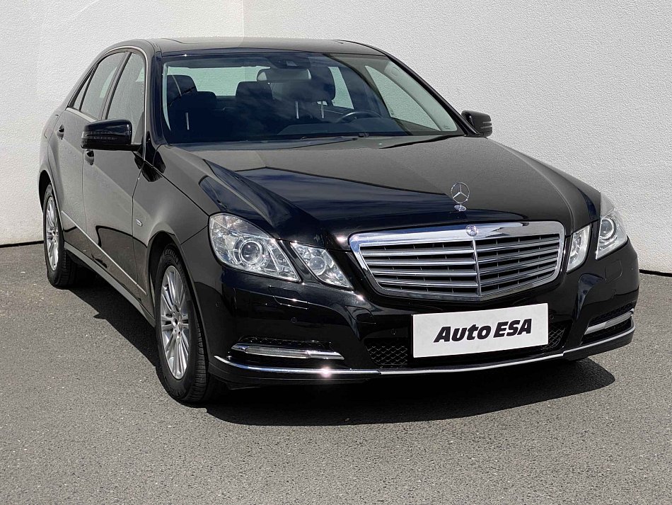 Mercedes-Benz Třída E 1.8CGi Elegance E200