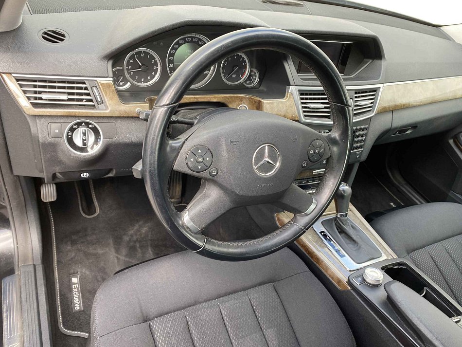 Mercedes-Benz Třída E 1.8CGi Elegance E200