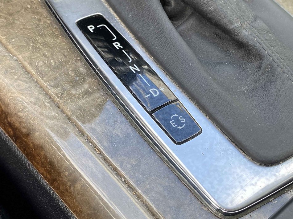 Mercedes-Benz Třída E 1.8CGi Elegance E200
