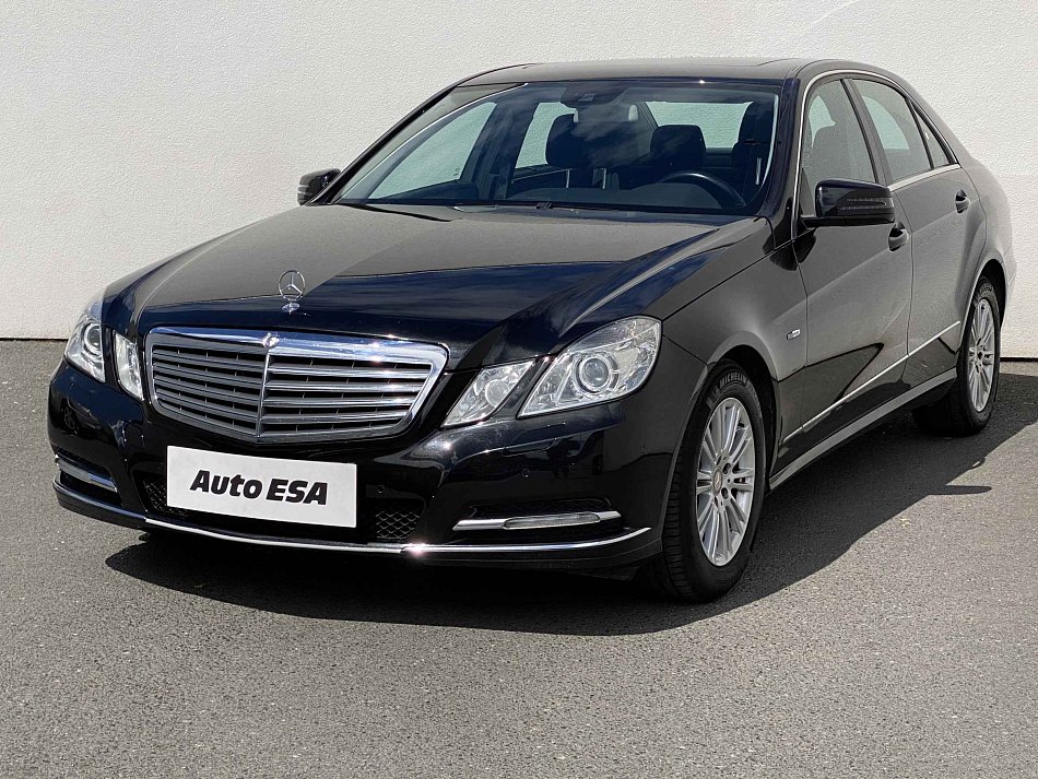Mercedes-Benz Třída E 1.8CGi Elegance E200