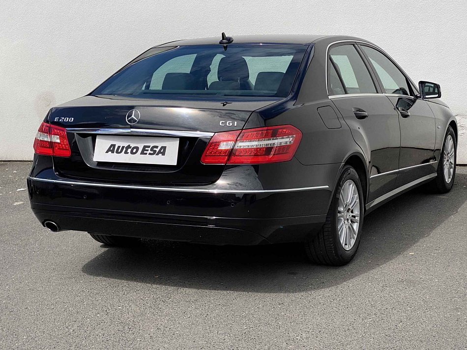 Mercedes-Benz Třída E 1.8CGi Elegance E200