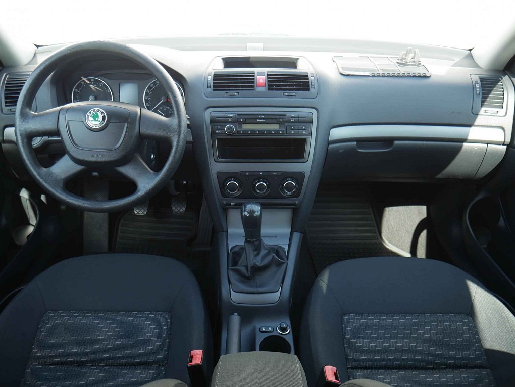 Škoda Octavia II 1.6 MPi Active