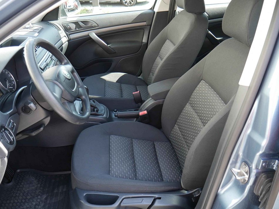 Škoda Octavia II 1.6 MPi Active