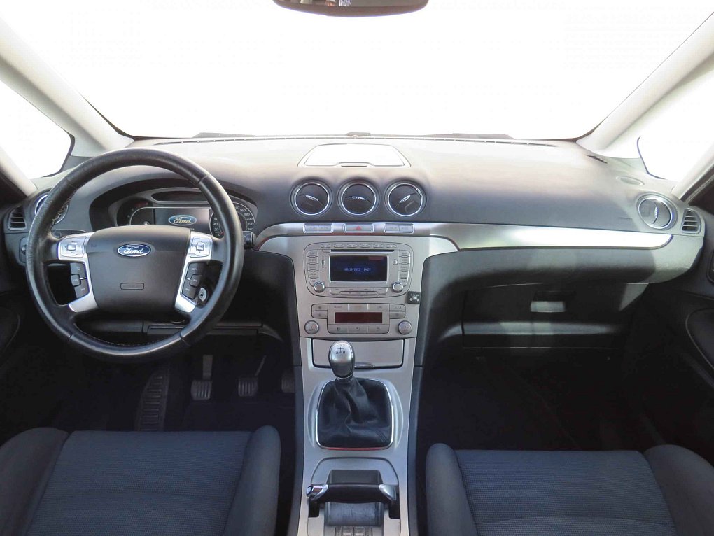 Ford Galaxy 2.0i 