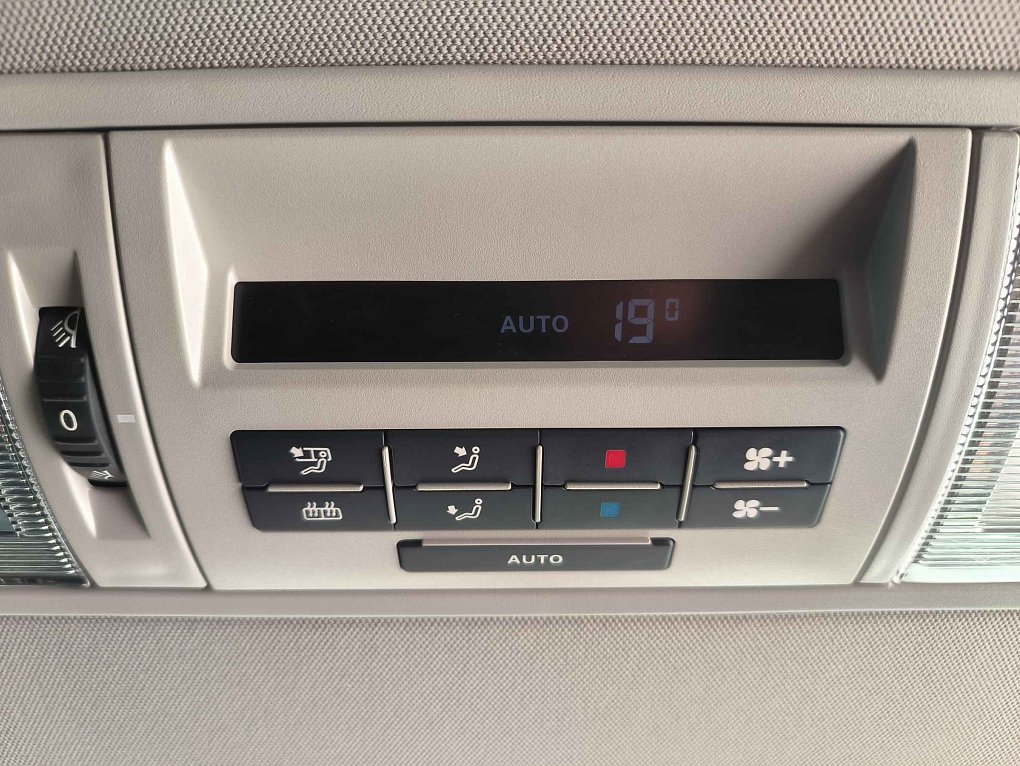 Volkswagen Caravelle 2.0TDi  L2 8míst