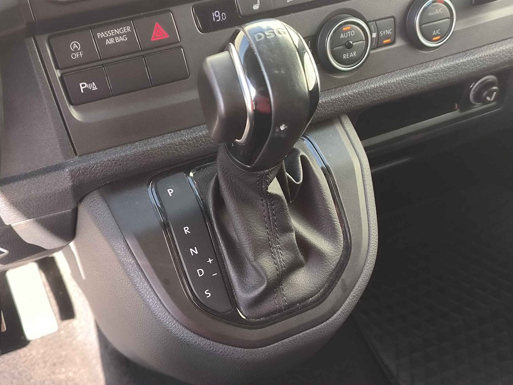 Volkswagen Caravelle 2.0TDi  L2 8míst