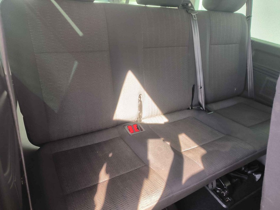 Volkswagen Caravelle 2.0TDi  L2 8míst