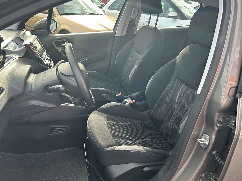 Peugeot 208 1.2 i Active