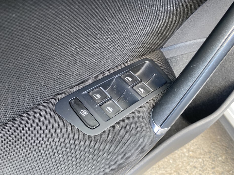 Volkswagen Golf 2.0 TDi  VII