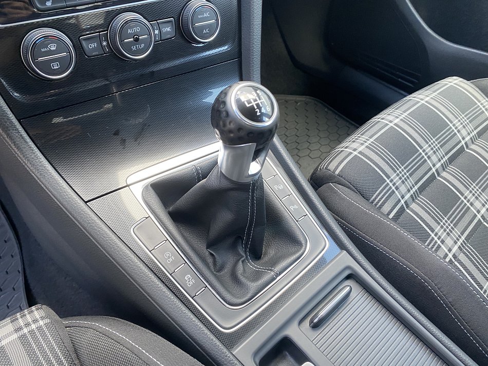 Volkswagen Golf 2.0 TDi  VII