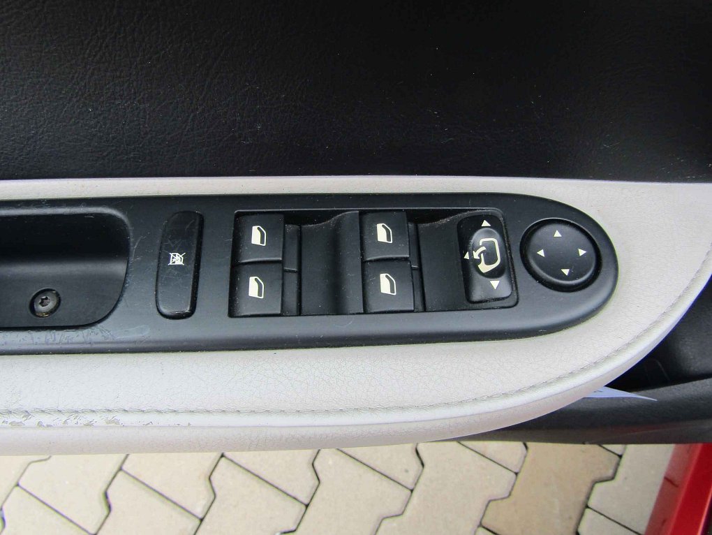Peugeot 307 2.0i 