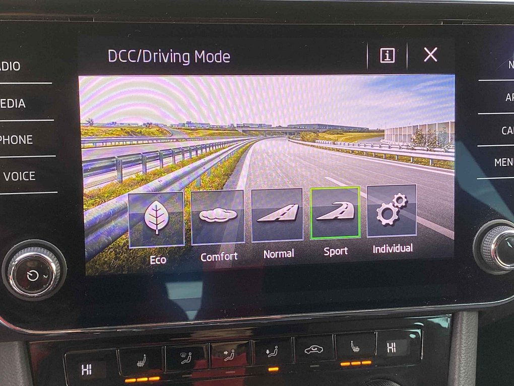 Škoda Superb III 2.0 TDi SportLine
