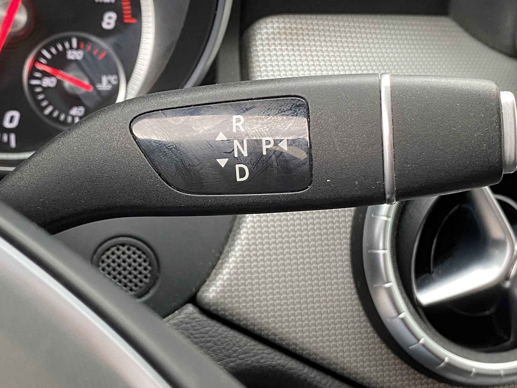 Mercedes-Benz CLA 1.6T  CLA 200