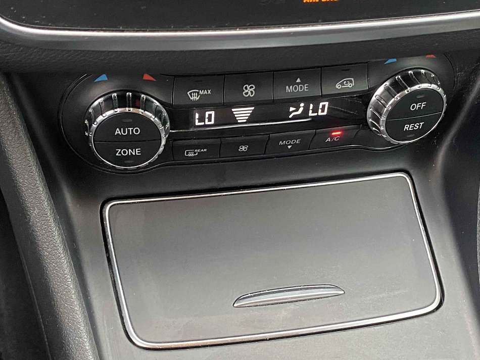 Mercedes-Benz CLA 1.6T  CLA 200