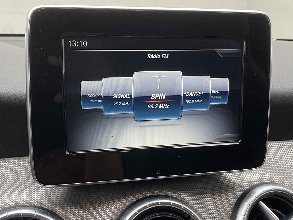 Mercedes-Benz CLA 1.6T  CLA 200