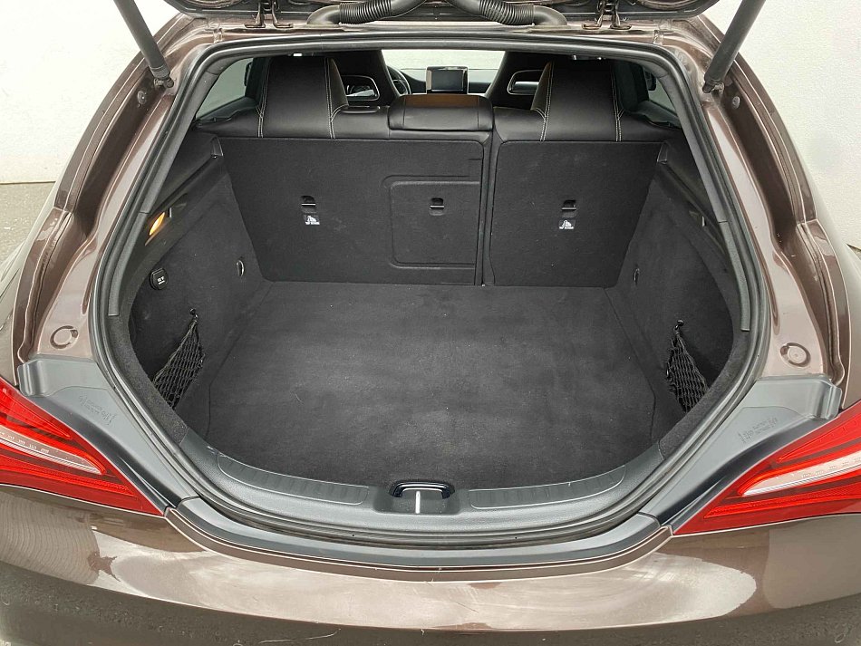 Mercedes-Benz CLA 1.6T  CLA 200