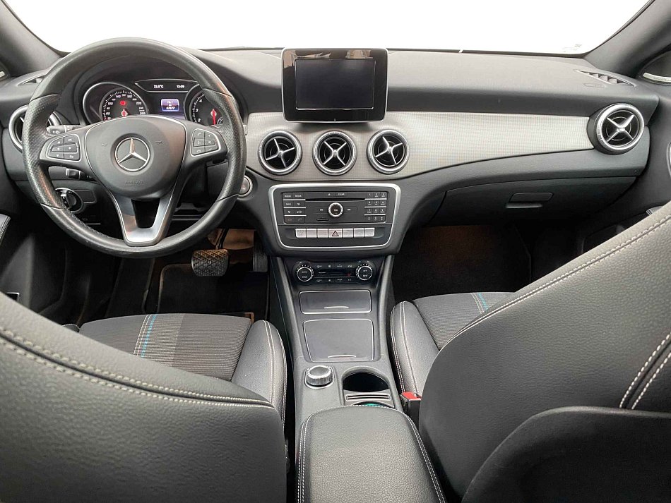 Mercedes-Benz CLA 1.6T  CLA 200