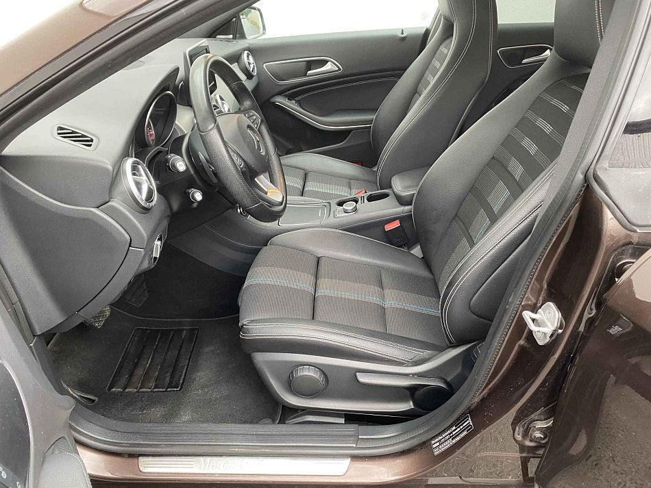 Mercedes-Benz CLA 1.6T  CLA 200