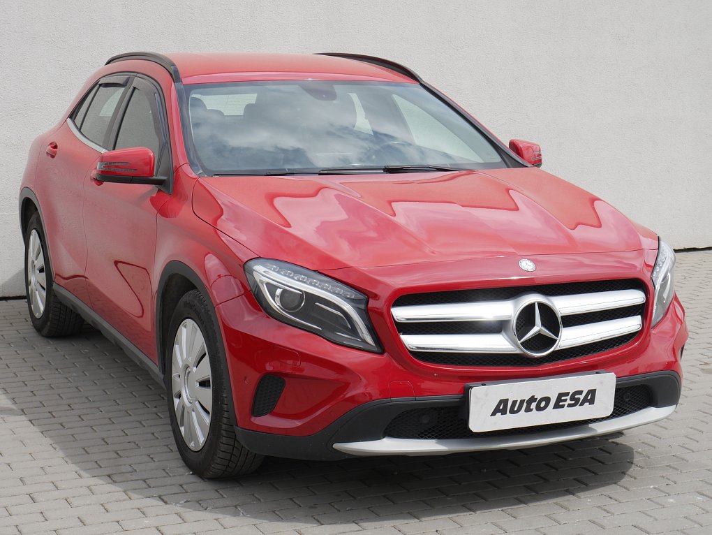 Mercedes-Benz GLA 2.0i  GLA 250  4Matic