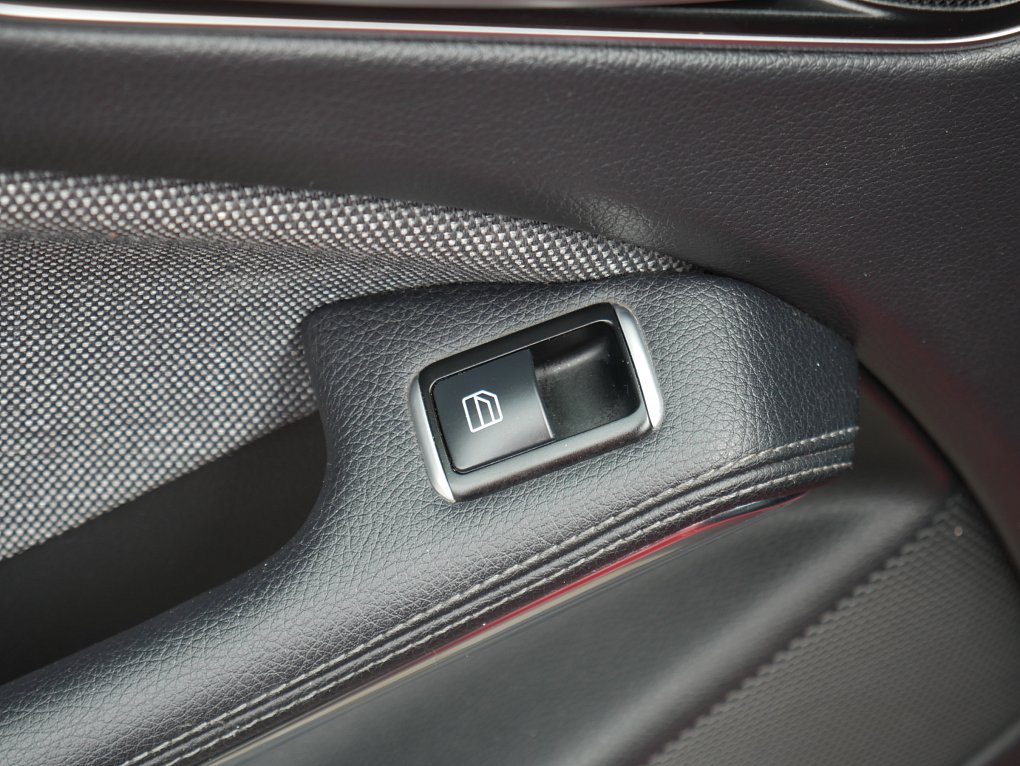 Mercedes-Benz GLA 2.0i  GLA 250  4Matic