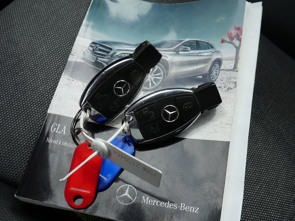 Mercedes-Benz GLA 2.0i  GLA 250  4Matic