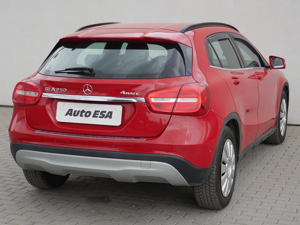 Mercedes-Benz GLA 2.0i  GLA 250  4Matic