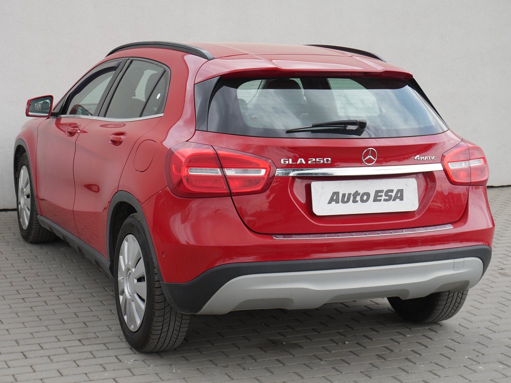 Mercedes-Benz GLA 2.0i  GLA 250  4Matic