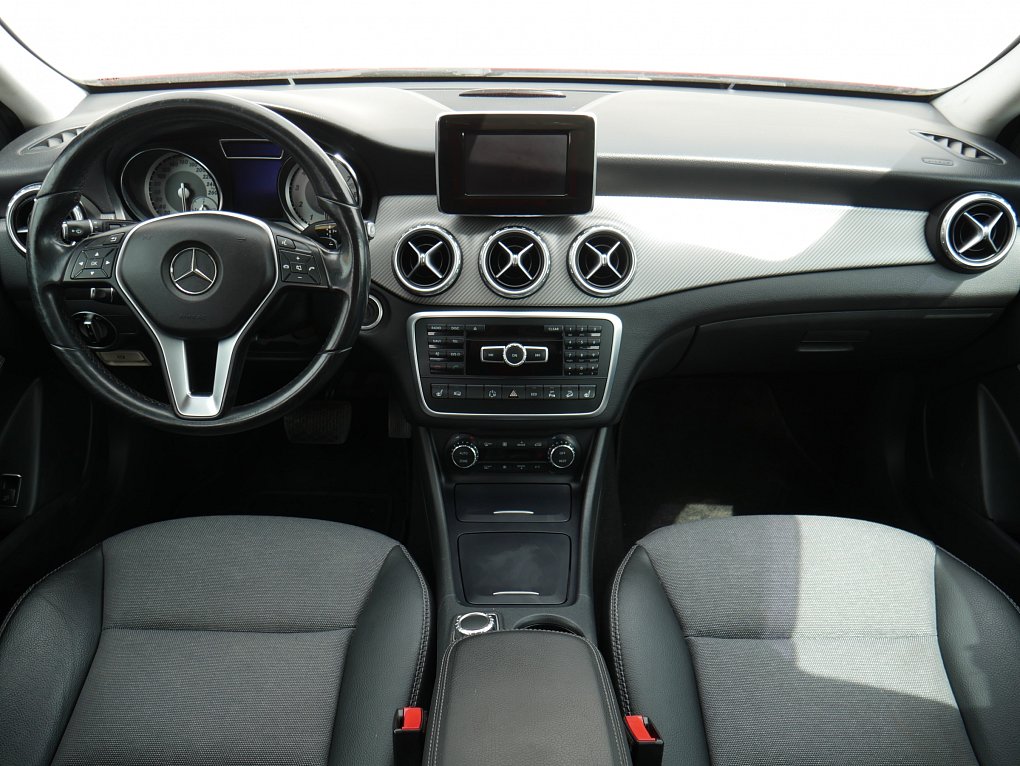Mercedes-Benz GLA 2.0i  GLA 250  4Matic