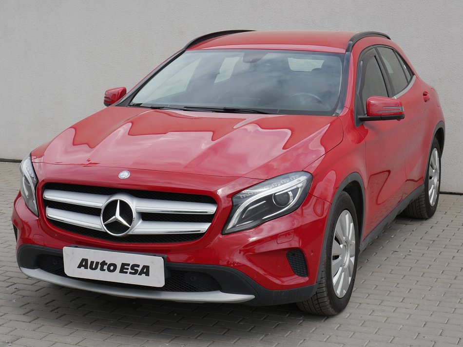 Mercedes-Benz GLA 2.0i  GLA 250  4Matic