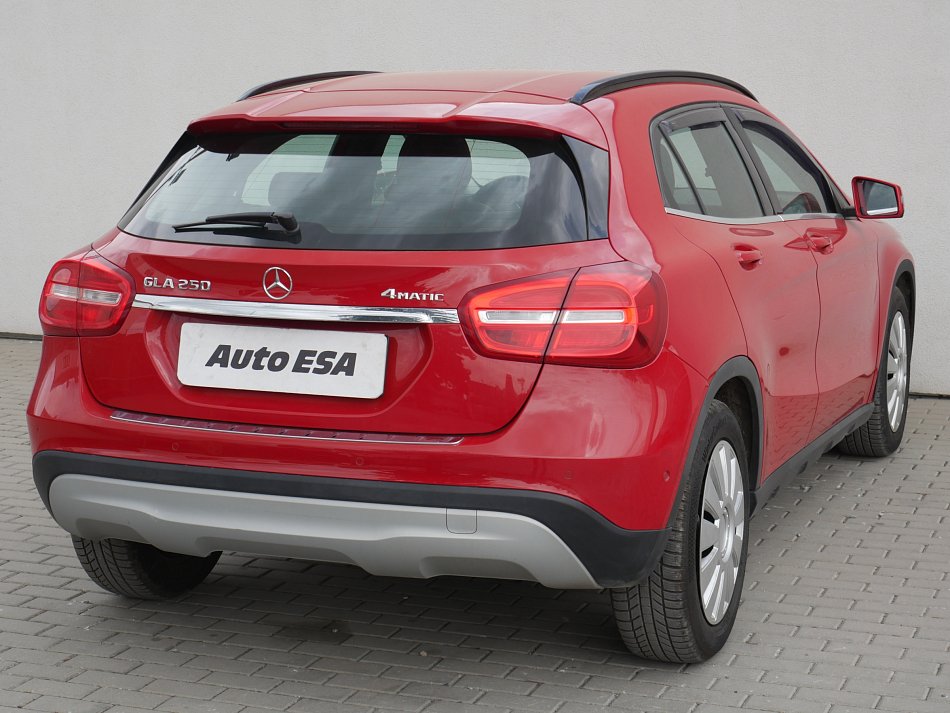 Mercedes-Benz GLA 2.0i  GLA 250  4Matic