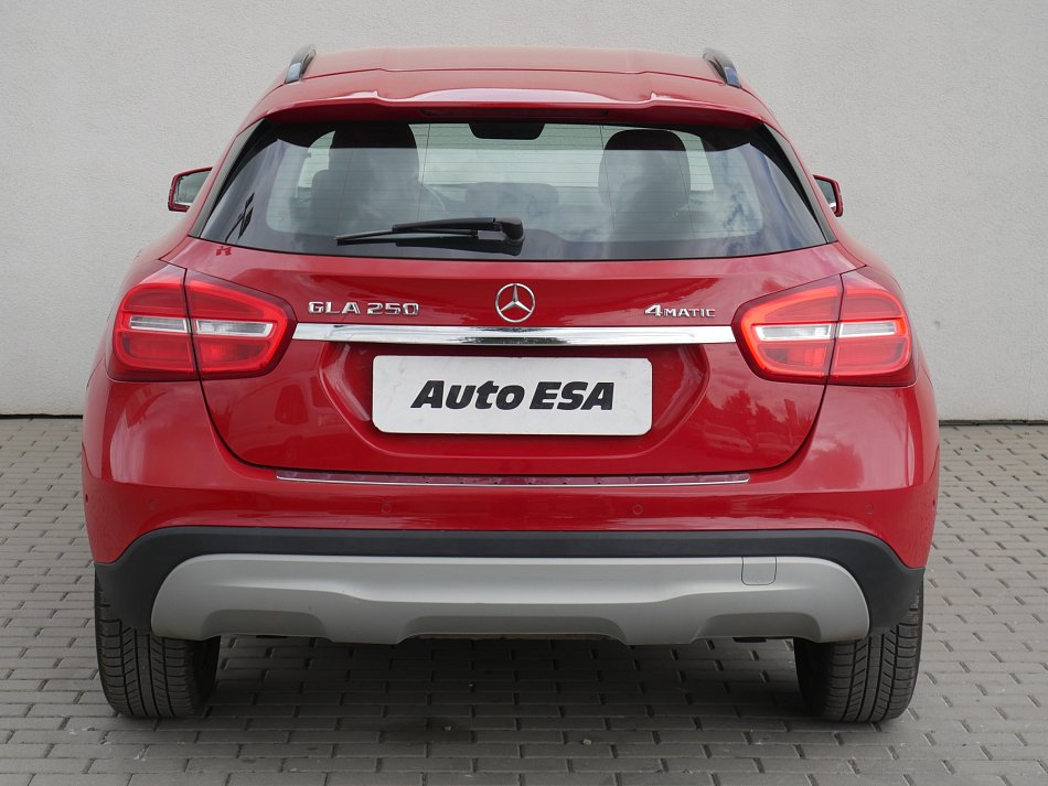 Mercedes-Benz GLA 2.0i  GLA 250  4Matic