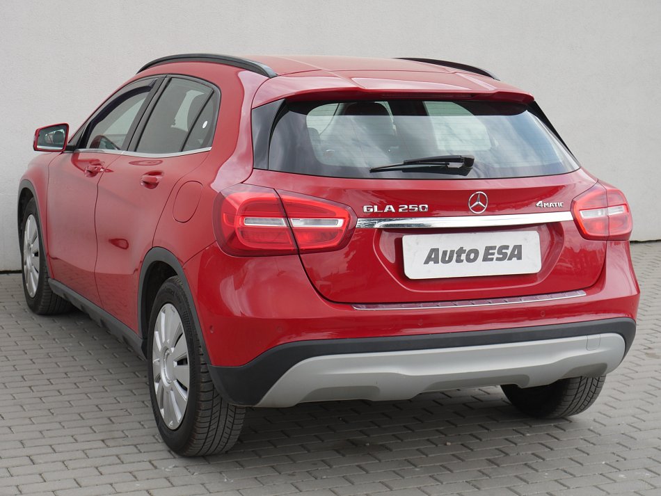 Mercedes-Benz GLA 2.0i  GLA 250  4Matic