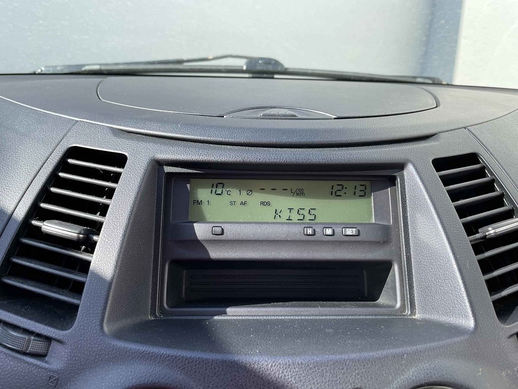 Mitsubishi Grandis 2.4i 