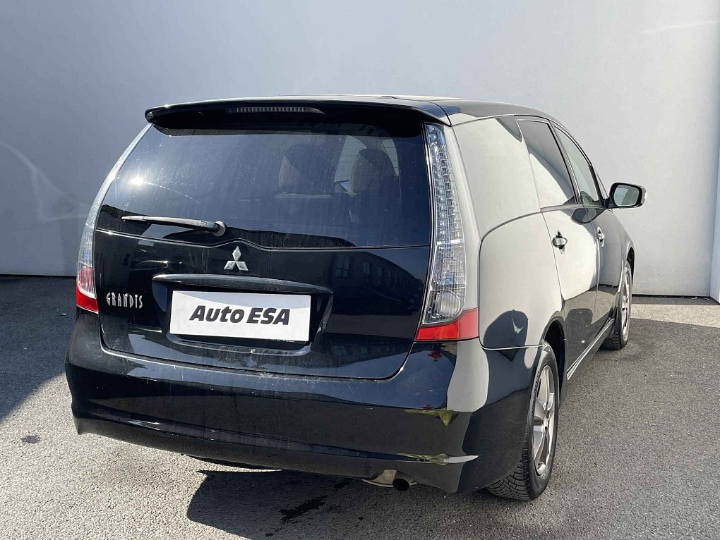 Mitsubishi Grandis 2.4i 