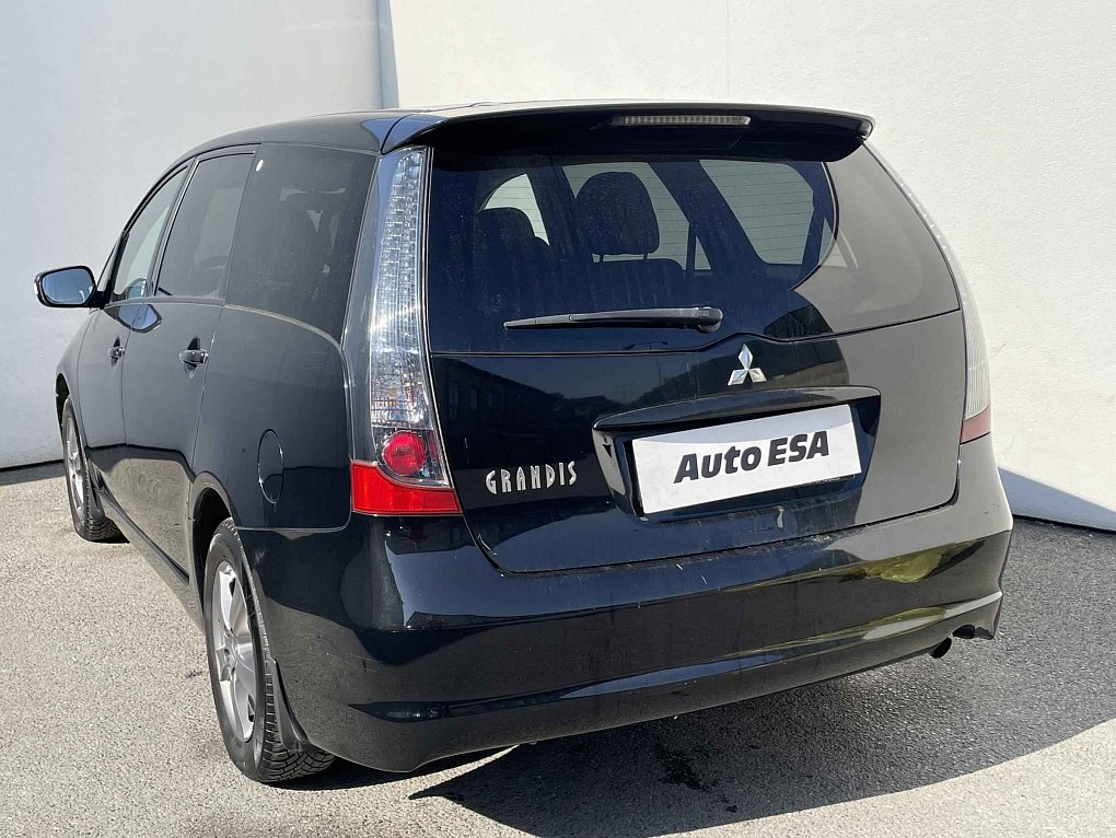 Mitsubishi Grandis 2.4i 