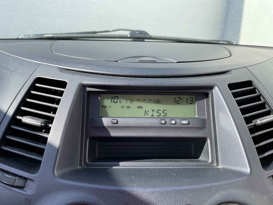Mitsubishi Grandis 2.4i 